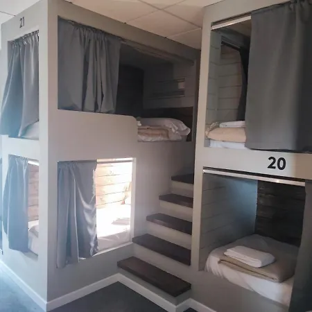 As Pozas Termais بيت شباب